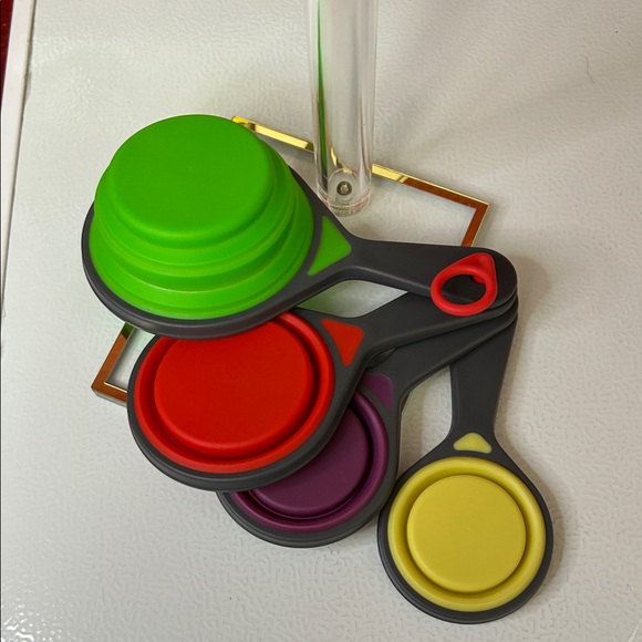 Colorful Measuring Cups Set that collapse - Picture 2 of 4